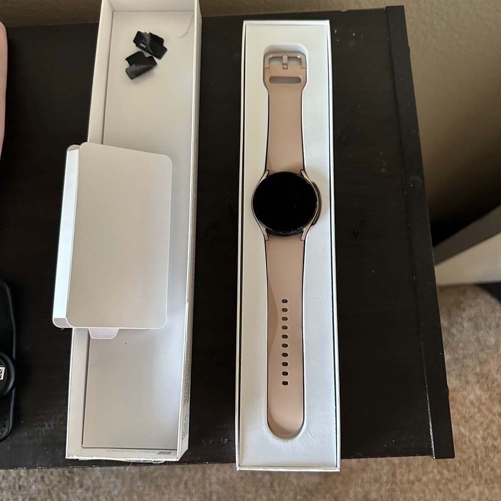 EUC Samsung Galaxy watch 4 40mm, rose gold with small pink band